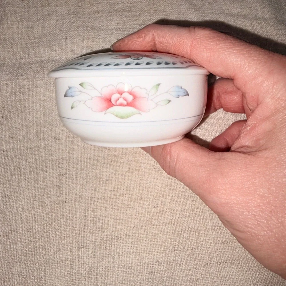 Villeroy‎ & Boch Nanking Bone China Covered Trinket Box Floral